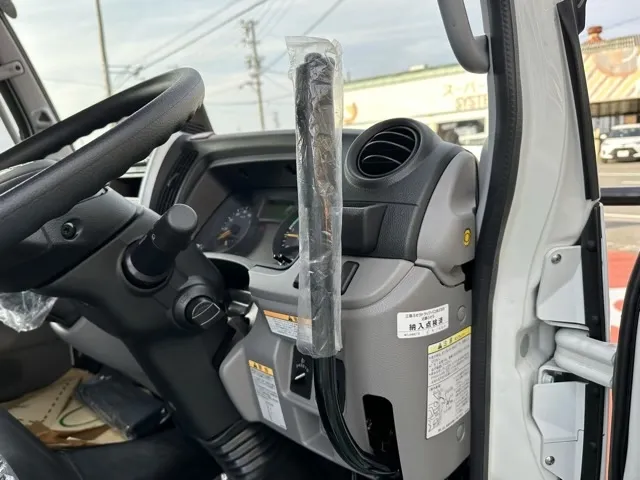 キャンター(三菱)2ｔ全低床強化ダンプ コボレーン サイドガードアシストレンタ登録済未使用車 18