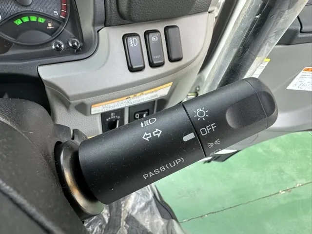 キャンター(三菱)2ｔ全低床強化ダンプ コボレーン サイドガードアシストレンタ登録済未使用車 23
