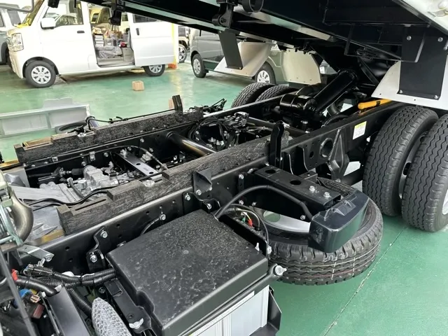 キャンター(三菱)2ｔ全低床強化ダンプ コボレーン サイドガードアシストレンタ登録済未使用車 7