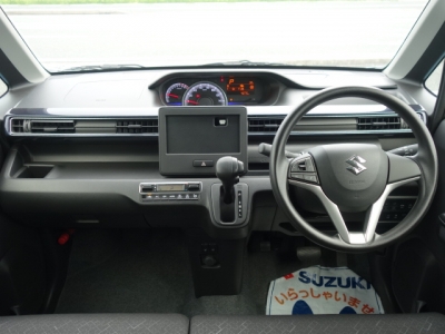 ワゴンＲ(スズキ)ディーラー試乗車 後席から見た前席