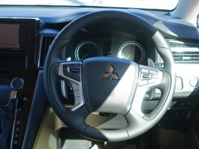 デリカD:5 4WD(三菱)レンタ登録済未使用車 内外装写真