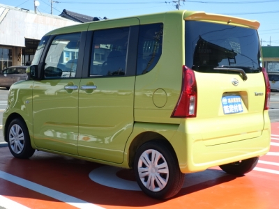 タント(ダイハツ)ディーラー試乗車 後方