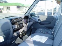 ボンゴトラック(マツダ)未使用車 前席内装