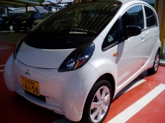 I (アイ)(三菱)中古車 前方