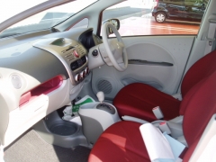 I (アイ)(三菱)中古車 前席内装