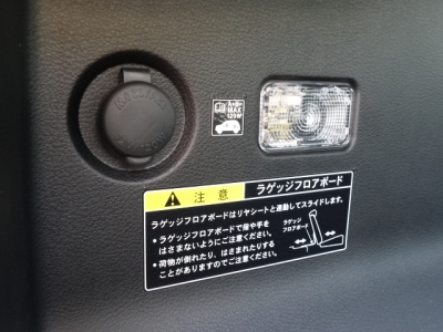 イグニス(スズキ)ディ-ラ-試乗車 内外装写真他２