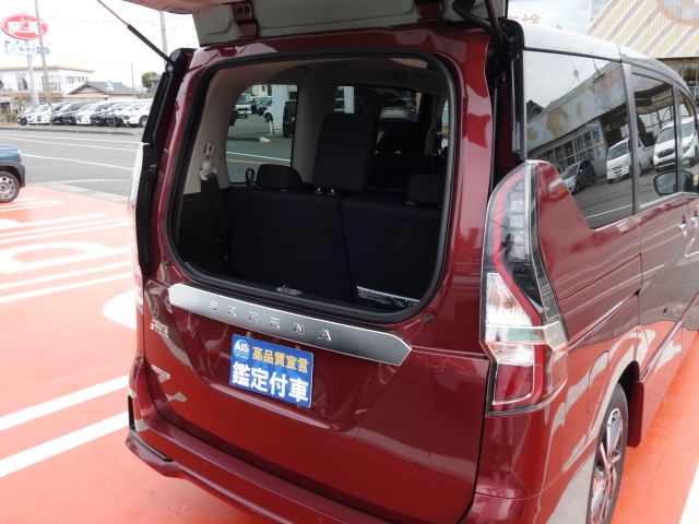 セレナ(ニッサン)登録済未使用車 11