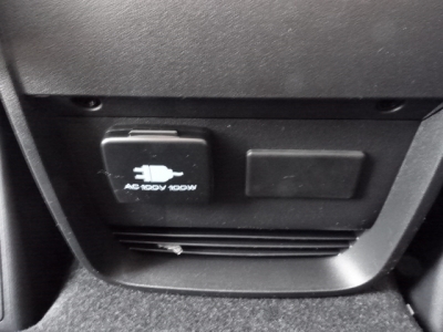 デリカD:5 4WD(三菱)登録済未使用車 内外装写真他１