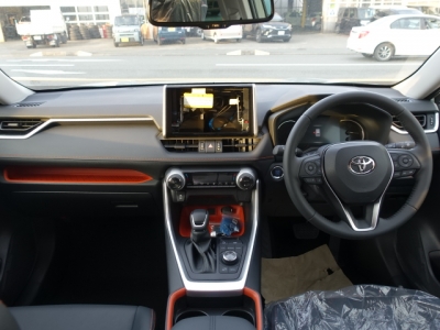 ＲＡＶ４(トヨタ)登録済未使用車 後席から見た前席