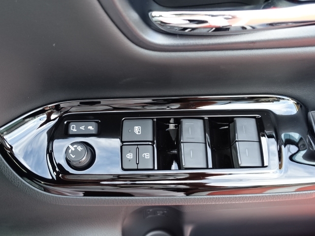 ヴォクシー(トヨタ)登録済未使用車 18