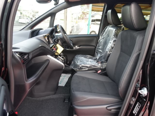 ヴォクシー(トヨタ)登録済未使用車 3