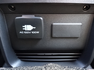 デリカD:5 4WD(三菱)登録済未使用車 内外装写真他１