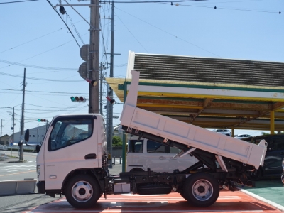 キャンター(三菱)登録済未使用車 前席内装