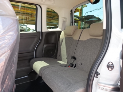 N-BOX(ホンダ)届出済未使用車 後席内装