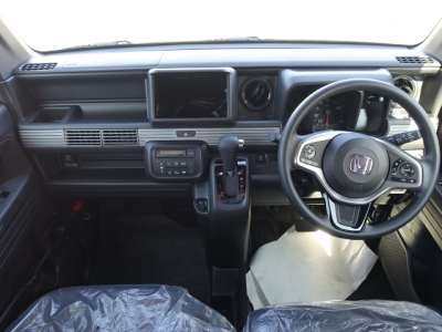 N-VAN(ホンダ)届出済未使用車 後席から見た前席