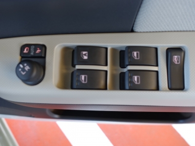 ミラトコット(ダイハツ)新車見本展示有 内外装写真他２