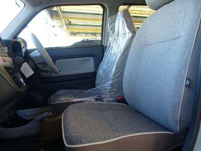 ミラトコット(ダイハツ)新車見本展示有 前席内装