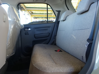 ミラトコット(ダイハツ)新車見本展示有 後席内装