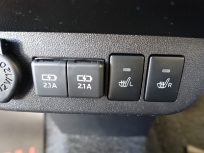 ミラトコット(ダイハツ)新車見本展示有 後席から見た前席