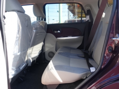 キャスト(ダイハツ)新車見本展示有 後席内装