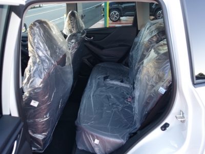 フォレスター(スバル)新車見本展示無 後席内装