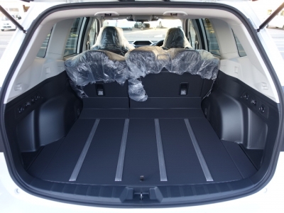 フォレスター(スバル)新車見本展示無 内外装写真他1