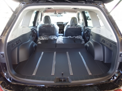 フォレスター(スバル)新車見本展示無 内外装写真他2