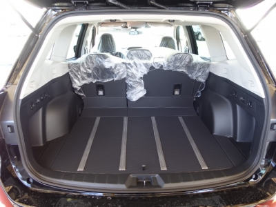 フォレスター(スバル)新車見本展示無 内外装写真他1