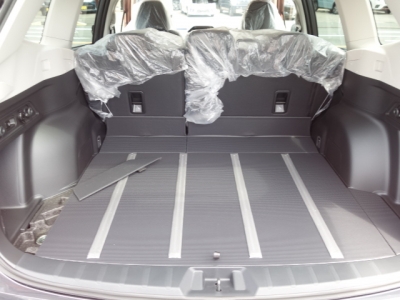 フォレスター(スバル)新車見本展示無 内外装写真他1