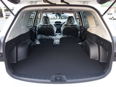 フォレスター(スバル)新車見本展示無 内外装写真他2