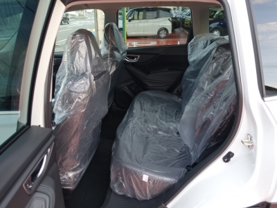 フォレスター(スバル)新車見本展示無 後席内装