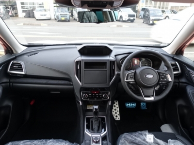 フォレスター(スバル)新車見本展示無 後席から見た前席