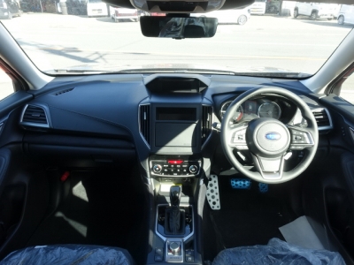 フォレスター(スバル)新車見本展示無 後席から見た前席