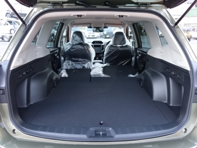 フォレスター(スバル)新車見本展示無 内外装写真他2