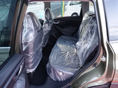 フォレスター(スバル)新車見本展示無 後席内装