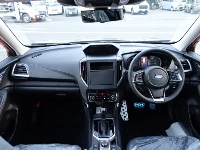 フォレスター(スバル)新車見本展示無 後席から見た前席