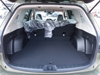 フォレスター(スバル)新車見本展示無 内外装写真他1