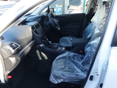 フォレスター(スバル)新車見本展示無 後席内装