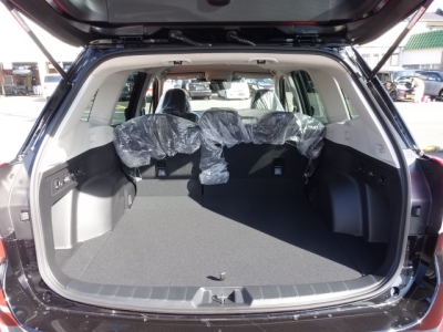 フォレスター(スバル)新車見本展示無 内外装写真他2