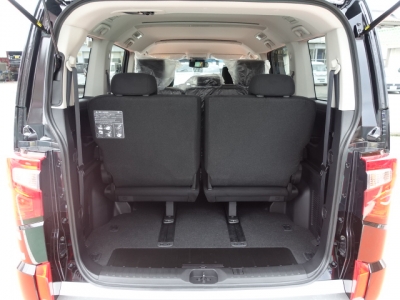 デリカD:5 4WD(三菱)登録済未使用車 内外装写真他１