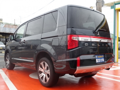 デリカD:5 4WD(三菱)レンタ登録済未使用車 後方