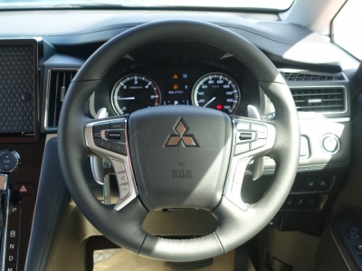 デリカD:5 4WD(三菱)レンタ登録済未使用車 内外装写真他