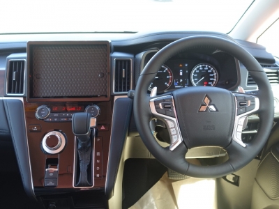 デリカD:5 4WD(三菱)レンタ登録済未使用車 内外装写真他２