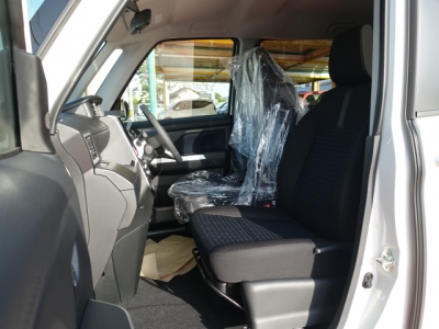 ルーミー(トヨタ)新車見本展示無 前席内装