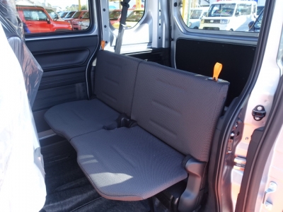 N-VAN(ホンダ)未使用車展示有 後席内装