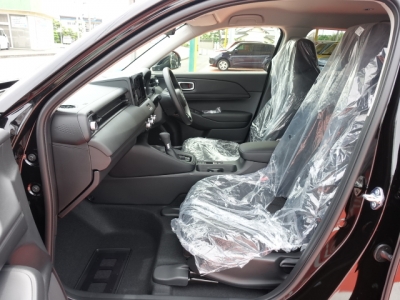 ヴェゼル(ホンダ)未使用車展示有 前席内装