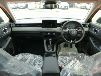ヴェゼル(ホンダ)未使用車展示有 後席から見た前席