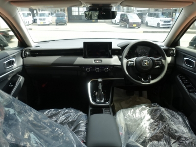 ヴェゼル(ホンダ)未使用車展示無 後席から見た前席