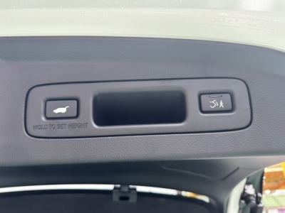 ヴェゼル(ホンダ)新車見本展示無  内外装写真他２