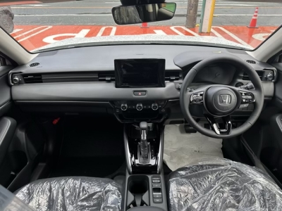 ヴェゼル(ホンダ)新車見本展示無  後席から見た前席